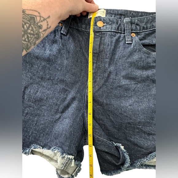 NWOT Women’s Universal Thread Vintage Midi Denim Shorts Dark Wash Size 10/30R - Picture 4 of 8